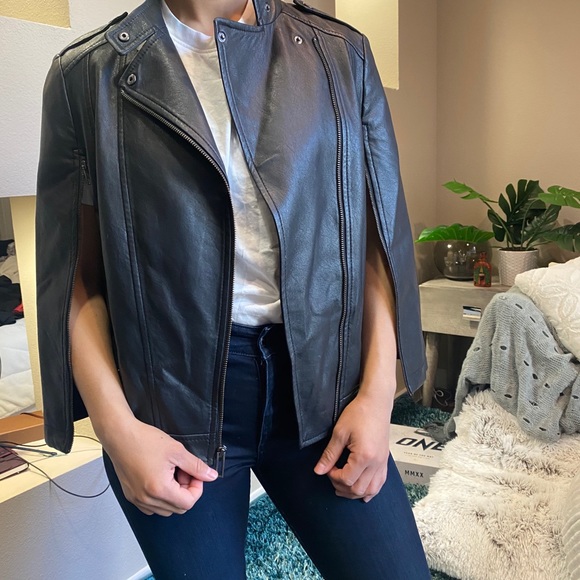 leather cape - Picture 3 of 3